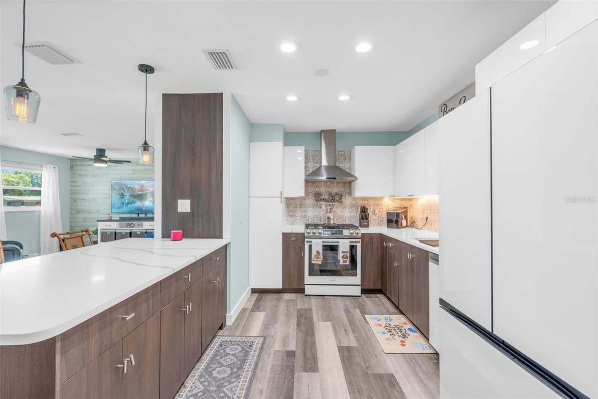 2824 OAK LEA DRIVE — photo 9 of 33