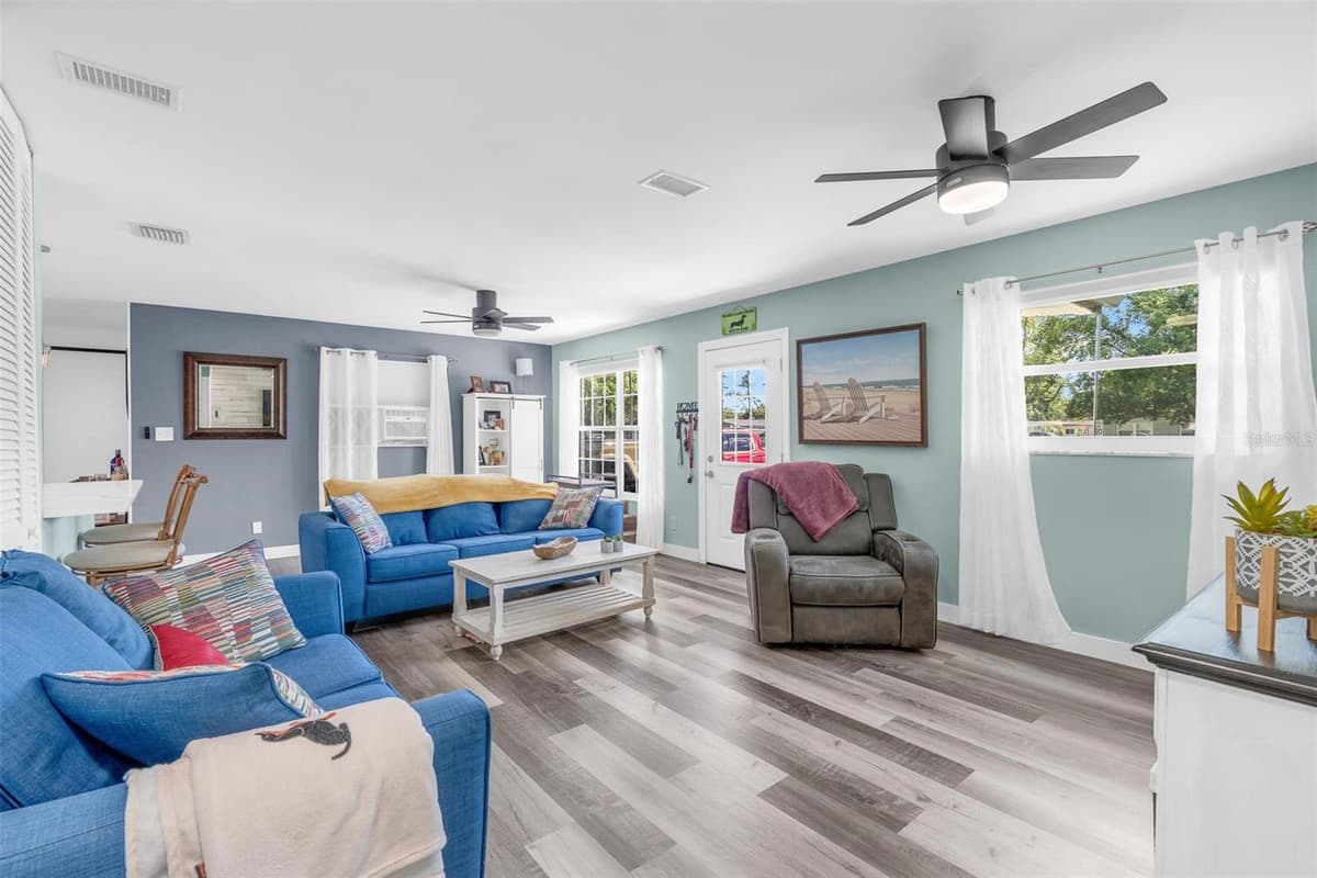 2824 OAK LEA DRIVE — photo 2 of 33