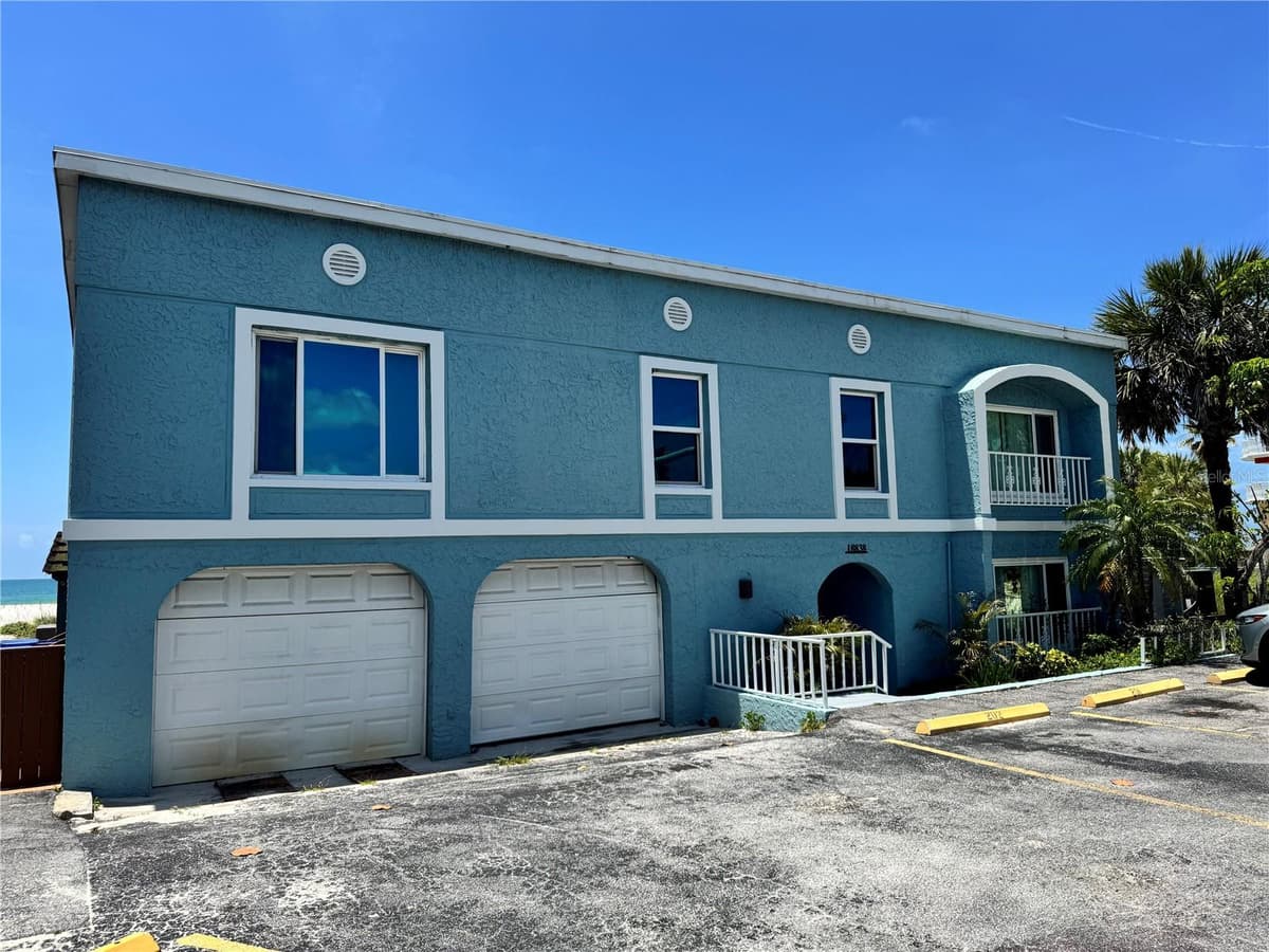 18838 GULF BOULEVARD — photo 2 of 24