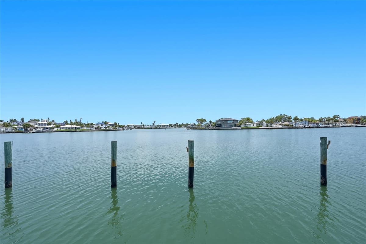 2311 BAY BOULEVARD — photo 42 of 80