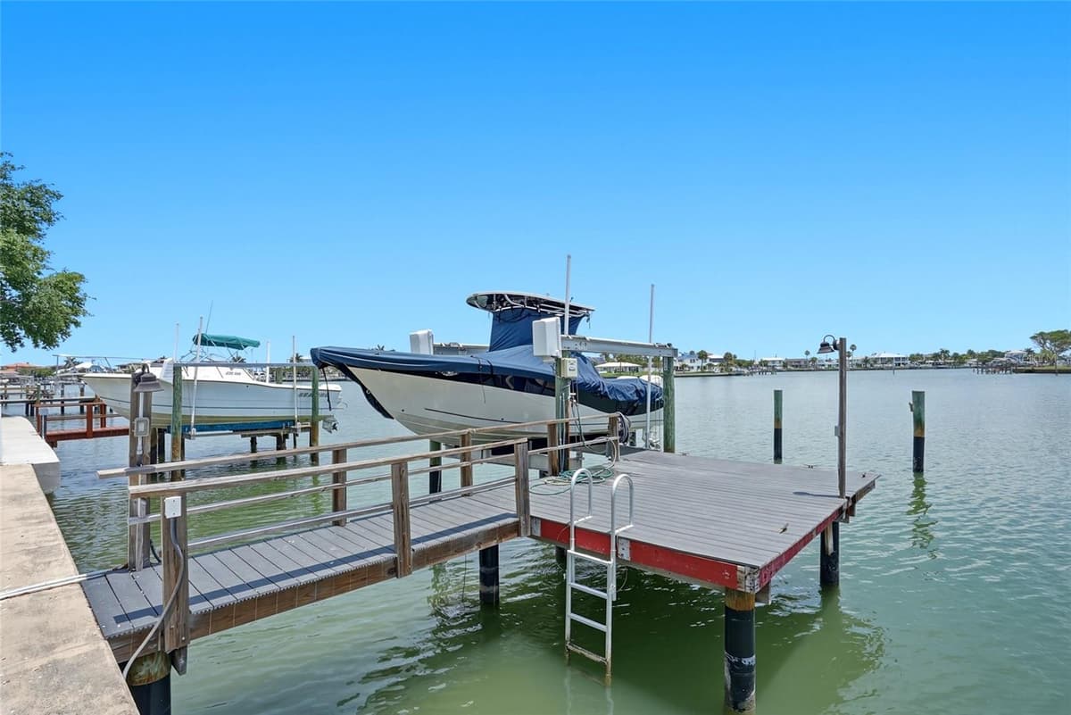 2311 BAY BOULEVARD — photo 4 of 80
