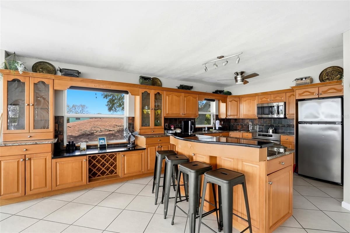 2311 BAY BOULEVARD — photo 9 of 80