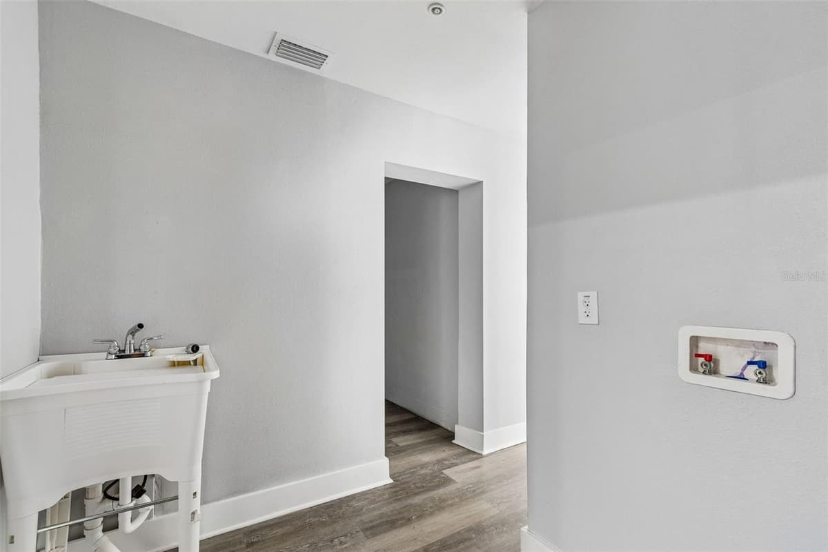 3901 PLATT STREET — photo 11 of 38