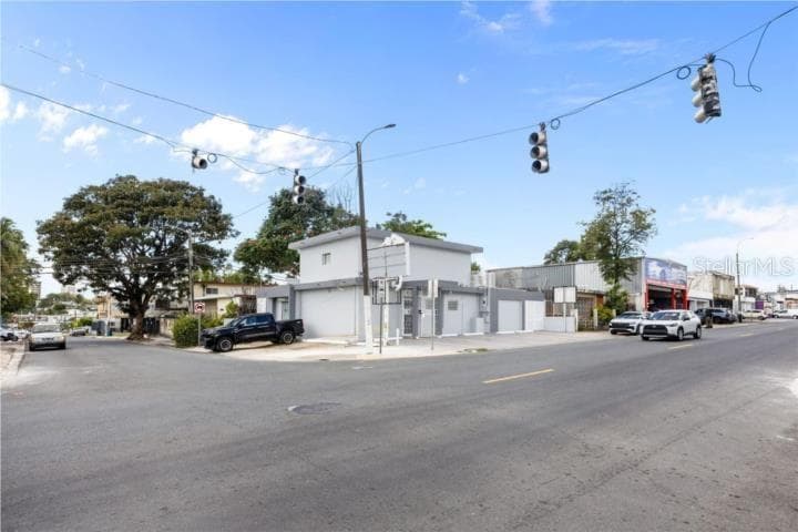 LAS LOMAS H 22 AVE. SAN PATRICIO — photo 3 of 10