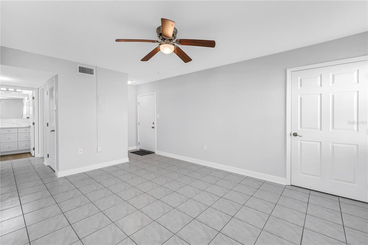 6960 SUNSET DRIVE — photo 10 of 34