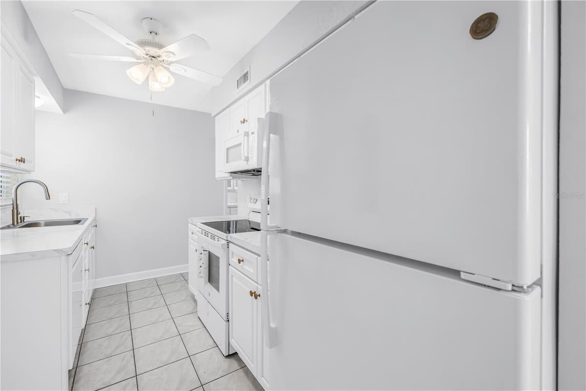 6960 SUNSET DRIVE — photo 13 of 34
