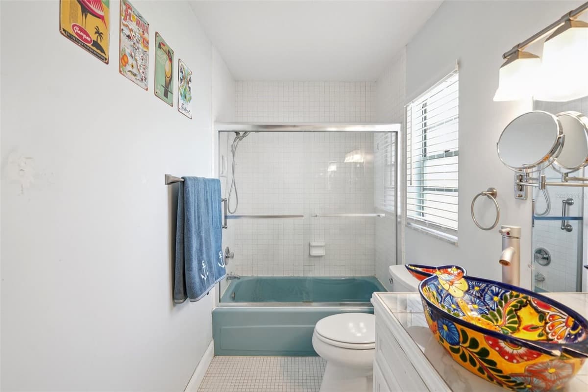 1115 RUE DES CHATEAUX — photo 17 of 22