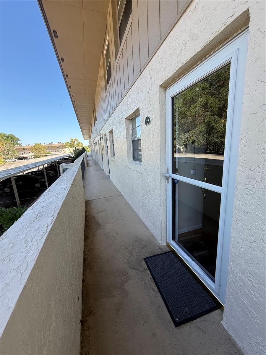 410 ORLANDO AVENUE — photo 3 of 29