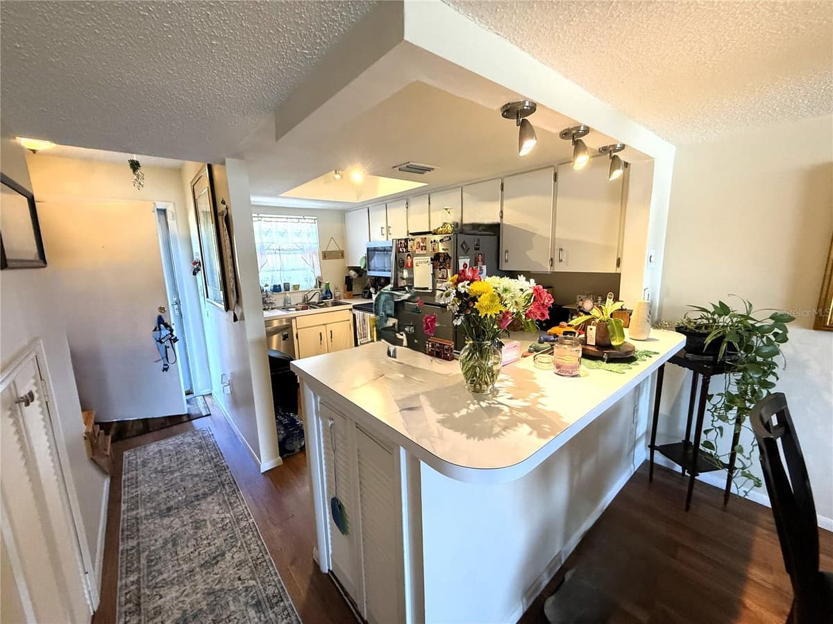 410 ORLANDO AVENUE — photo 4 of 29