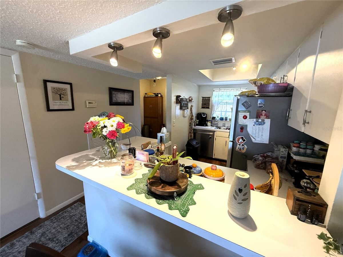 410 ORLANDO AVENUE — photo 5 of 29