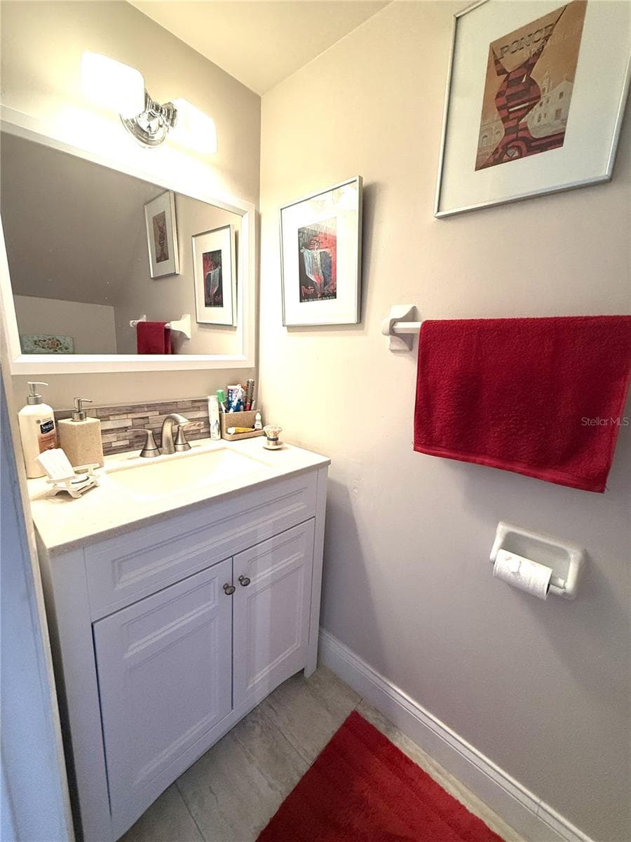 410 ORLANDO AVENUE — photo 13 of 29