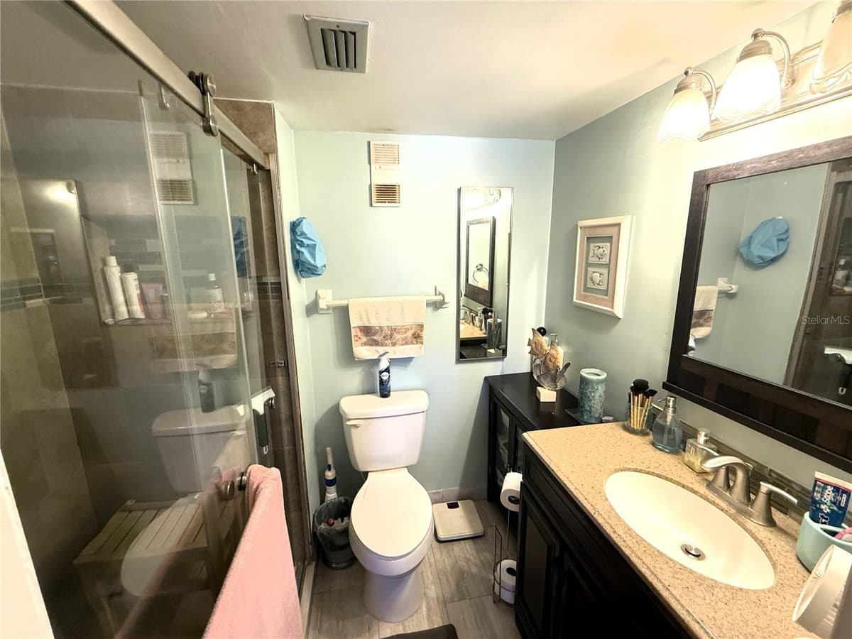 410 ORLANDO AVENUE — photo 16 of 29