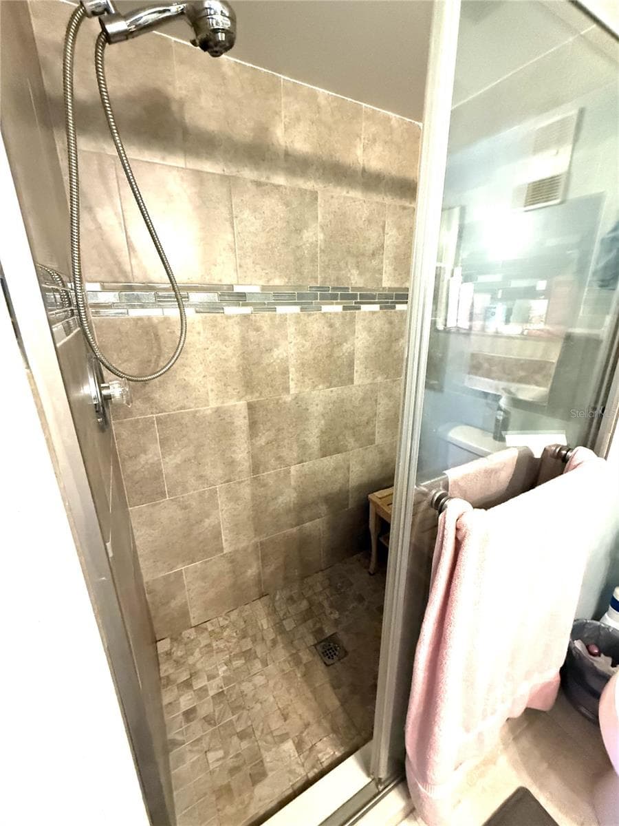 410 ORLANDO AVENUE — photo 17 of 29