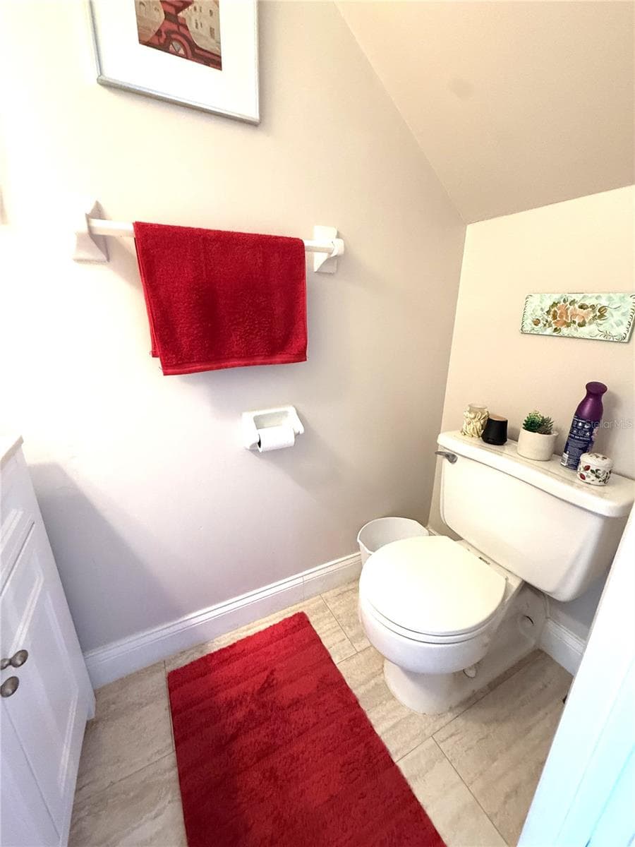 410 ORLANDO AVENUE — photo 12 of 29
