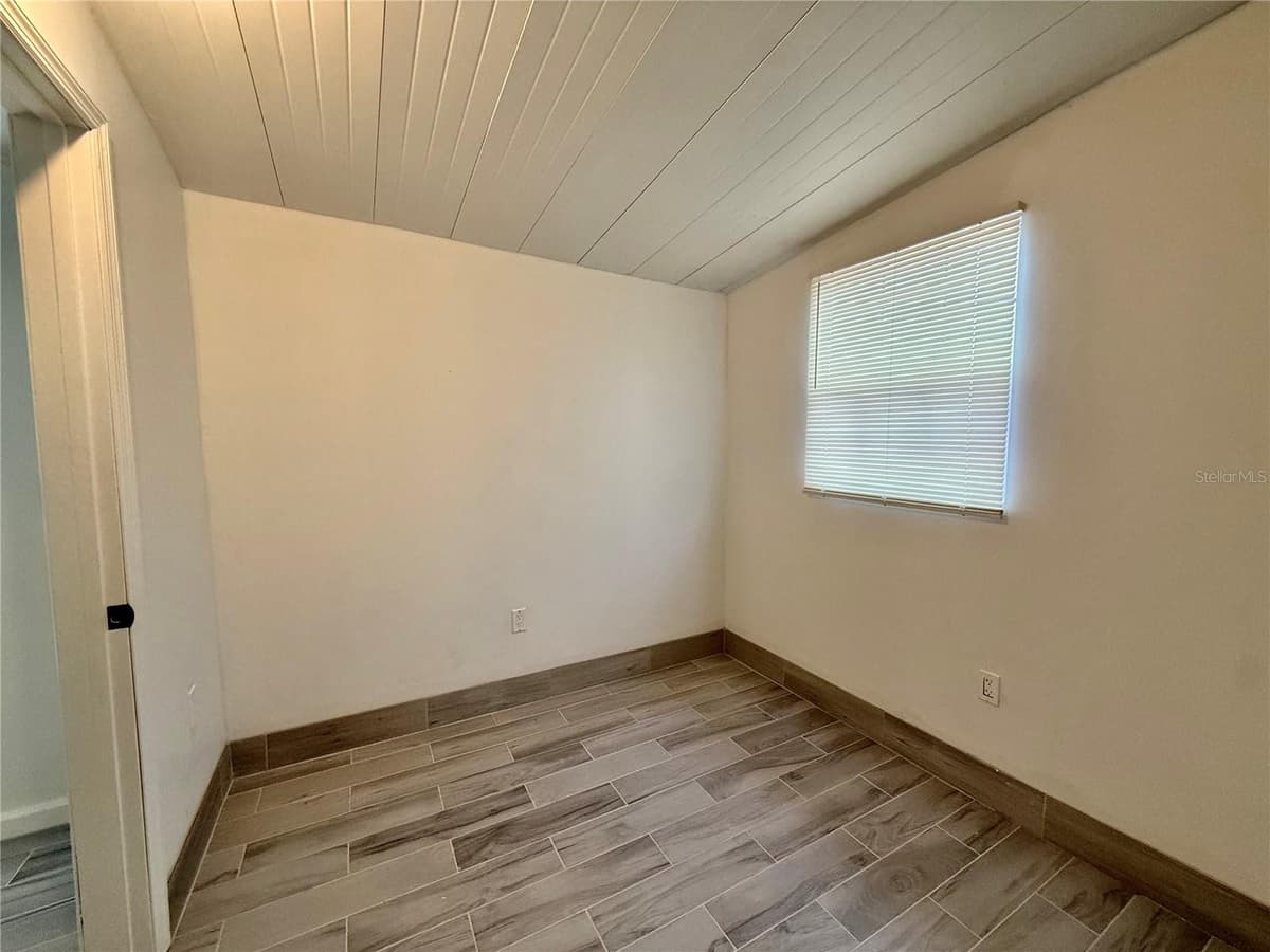 317 GOLF CREST LANE — photo 10 of 20