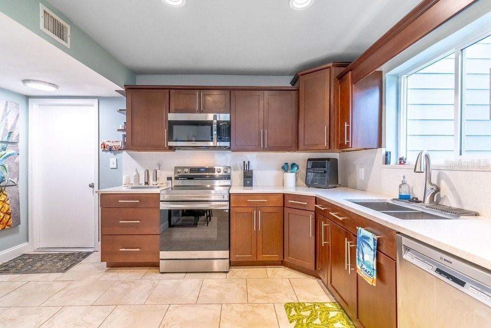 1319 SUMMERTREE COURT — photo 13 of 51