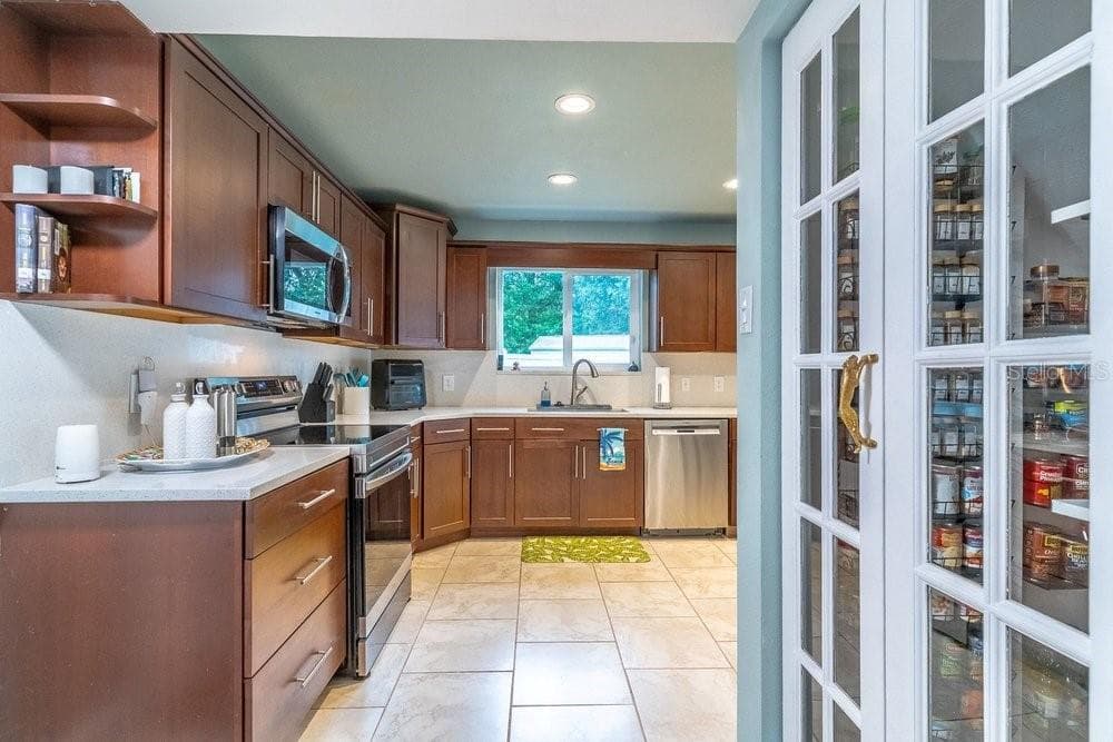 1319 SUMMERTREE COURT — photo 9 of 51