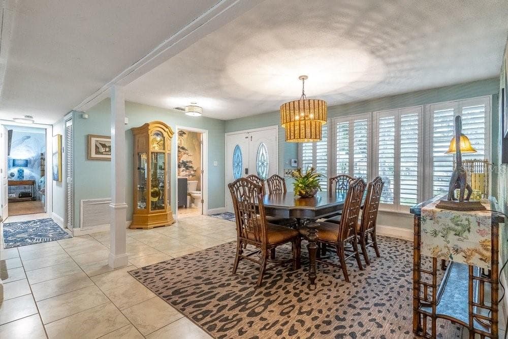 1319 SUMMERTREE COURT — photo 4 of 51