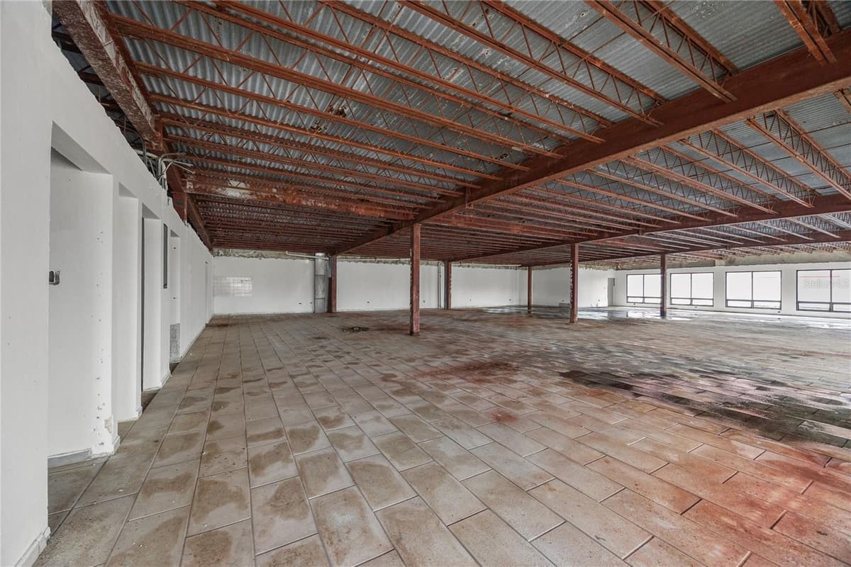 48 ESQUINA CORCHADO Y RUIZ BELVIS — photo 11 of 15
