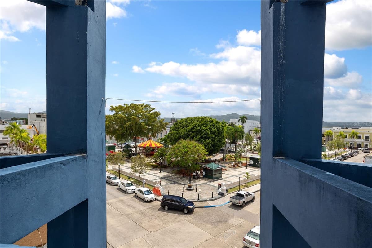 48 ESQUINA CORCHADO Y RUIZ BELVIS — photo 13 of 15