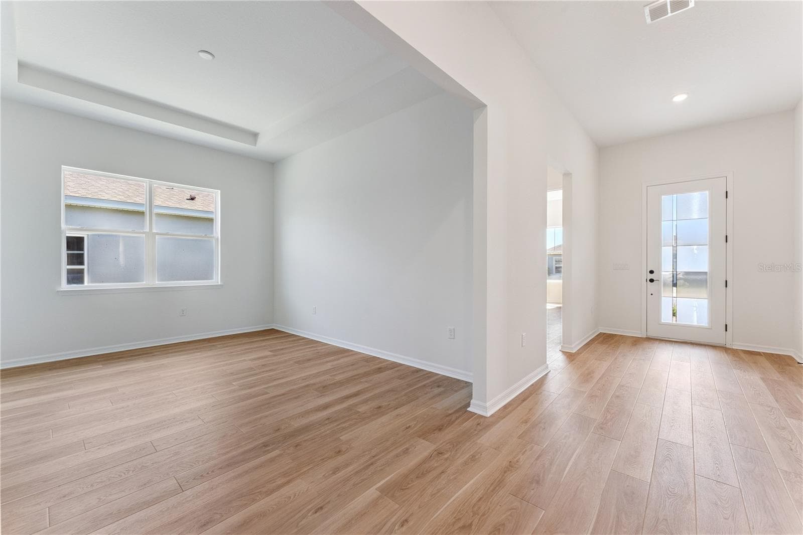 1552 SKYLINE HEIGHTS CIRCLE — photo 2 of 74