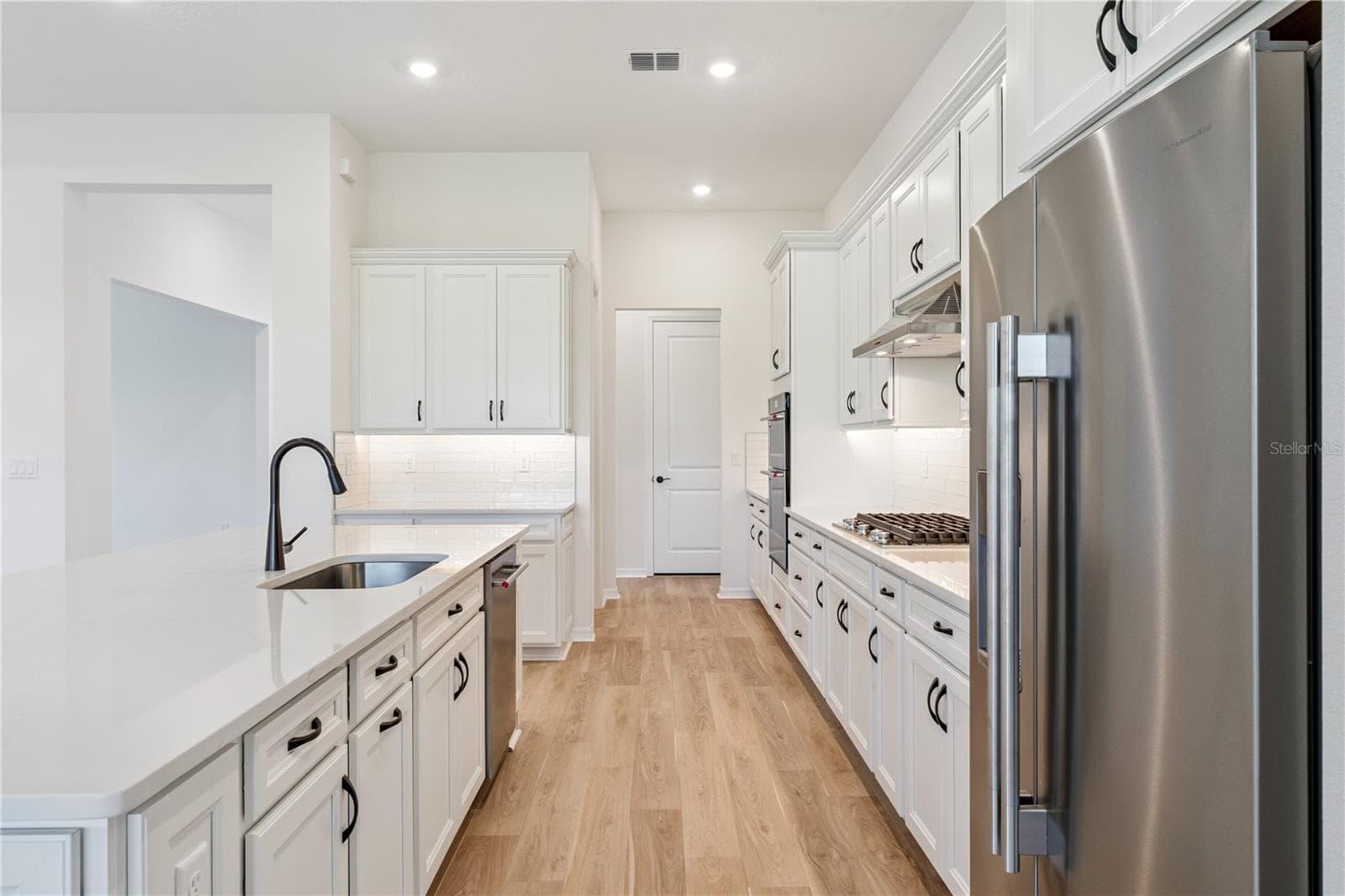 1552 SKYLINE HEIGHTS CIRCLE — photo 13 of 74