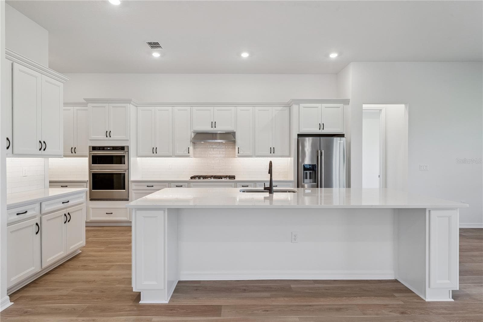1552 SKYLINE HEIGHTS CIRCLE — photo 7 of 74