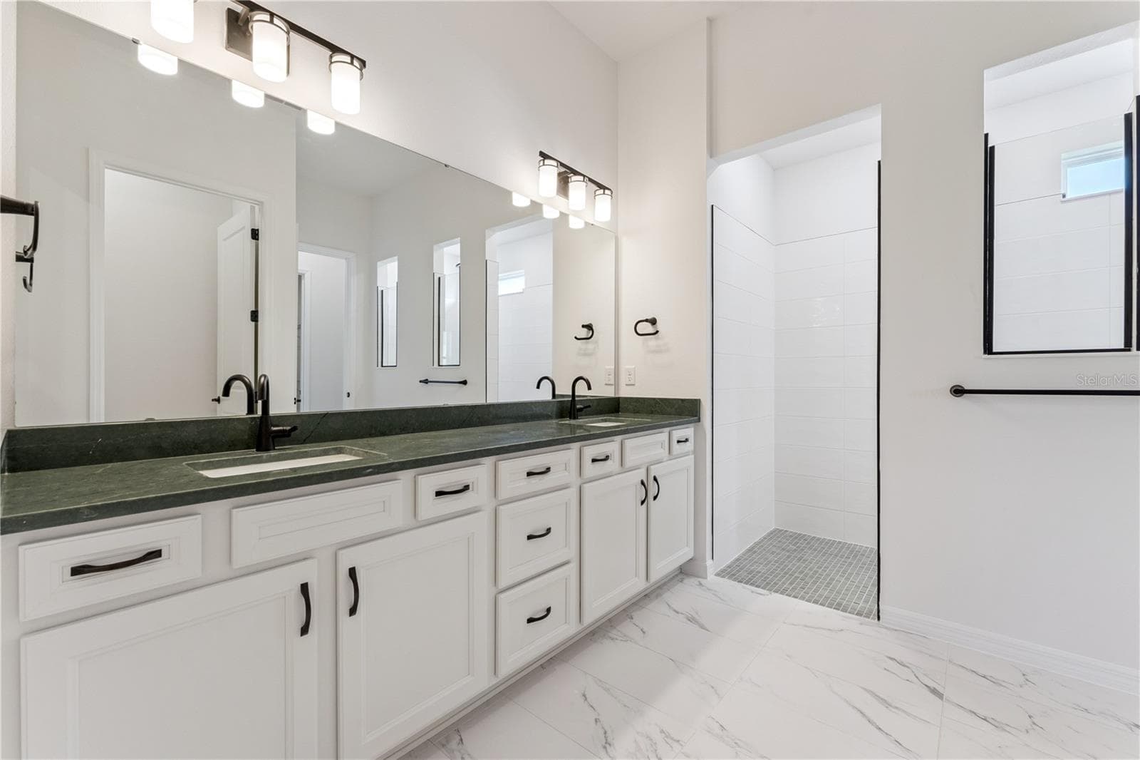 1552 SKYLINE HEIGHTS CIRCLE — photo 24 of 74