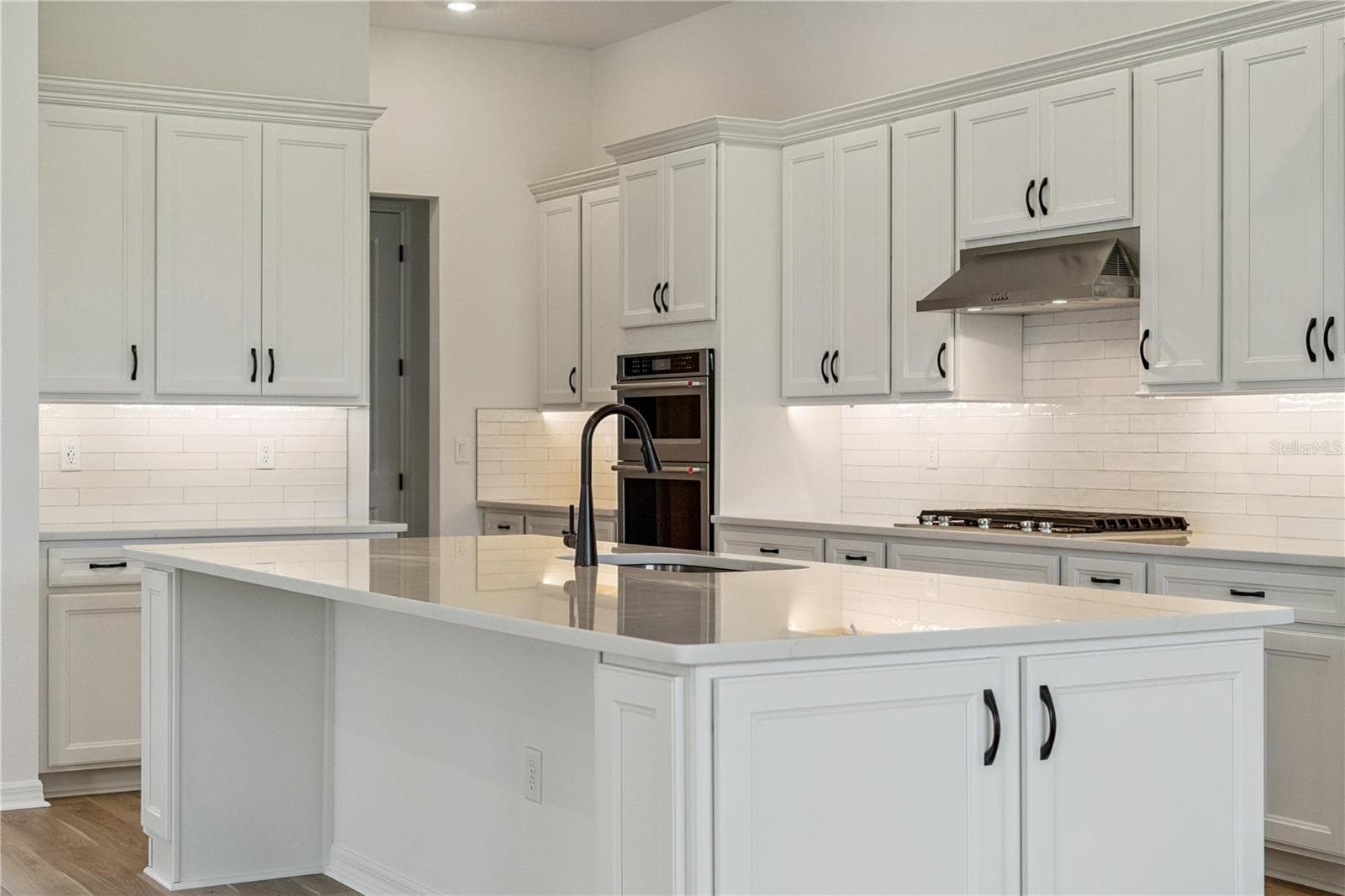 1552 SKYLINE HEIGHTS CIRCLE — photo 15 of 74