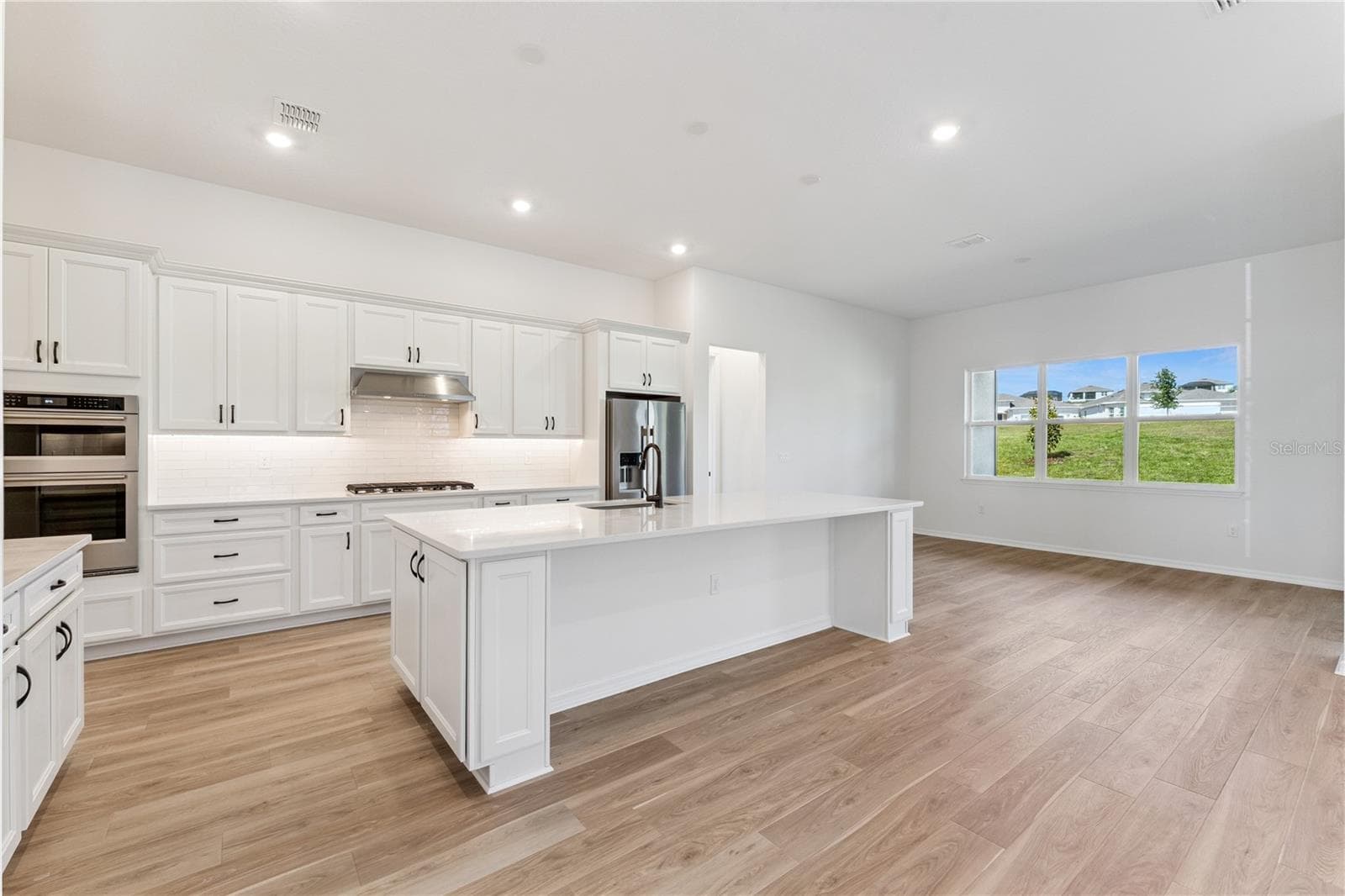 1552 SKYLINE HEIGHTS CIRCLE — photo 5 of 74