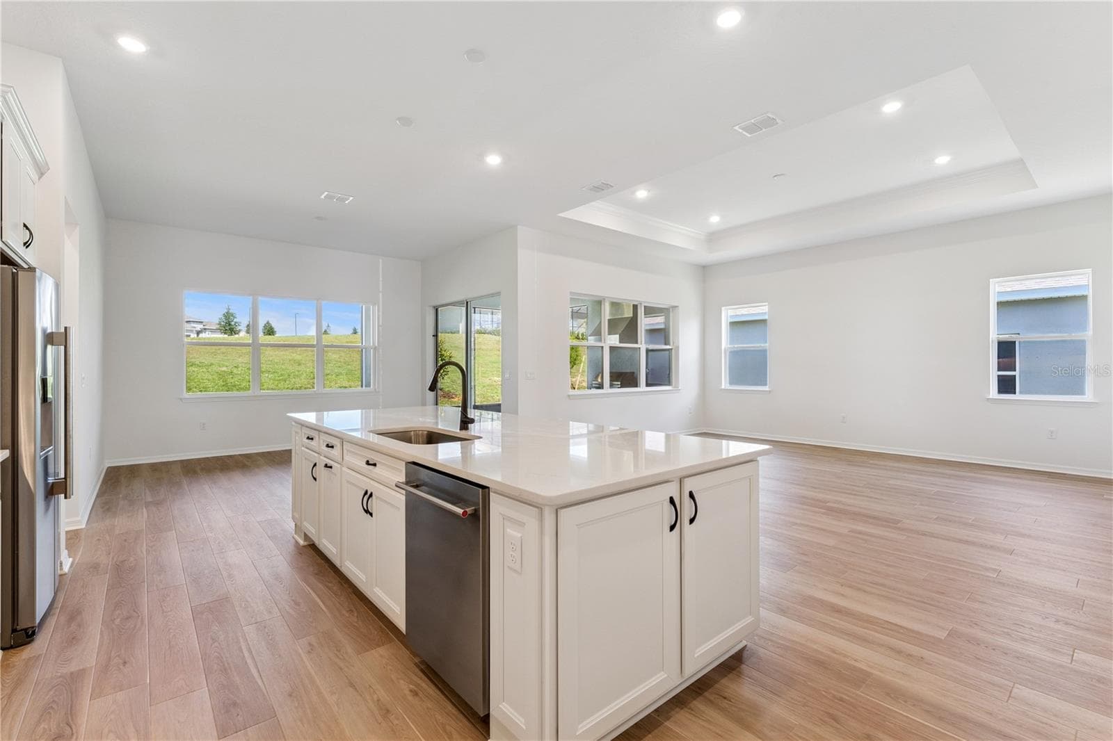 1552 SKYLINE HEIGHTS CIRCLE — photo 9 of 74