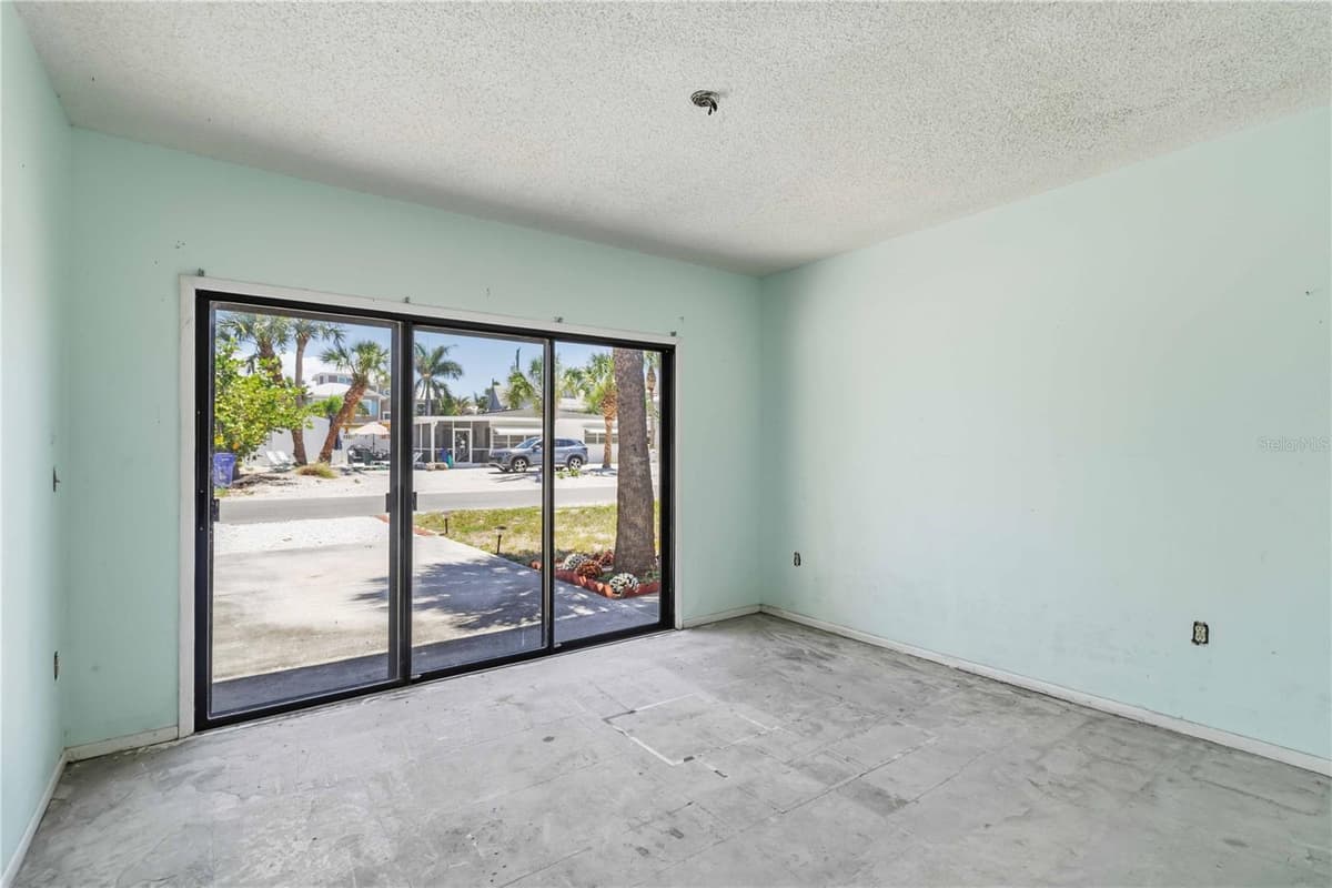 306 PALM AVENUE — photo 42 of 75