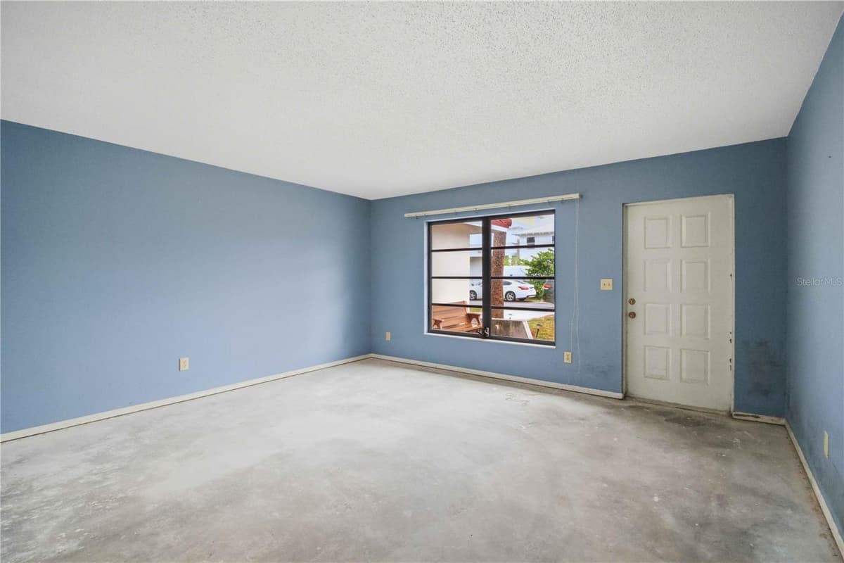 306 PALM AVENUE — photo 10 of 75