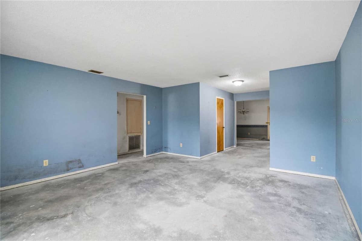 306 PALM AVENUE — photo 8 of 75