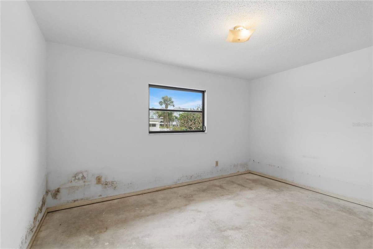 306 PALM AVENUE — photo 17 of 75