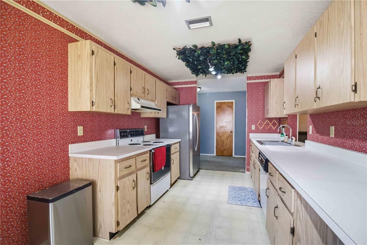 306 PALM AVENUE — photo 37 of 75