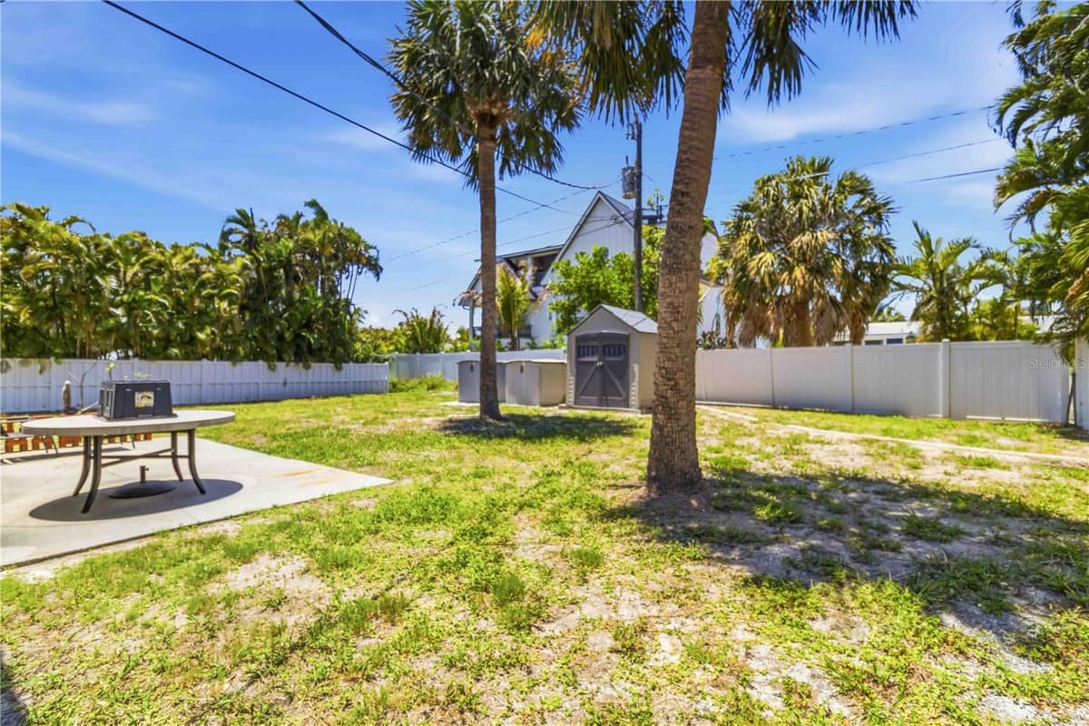306 PALM AVENUE — photo 47 of 75
