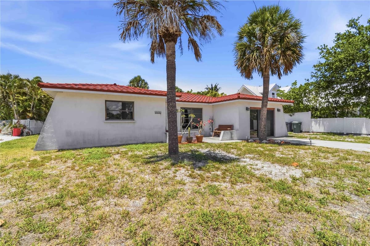 306 PALM AVENUE — photo 6 of 75