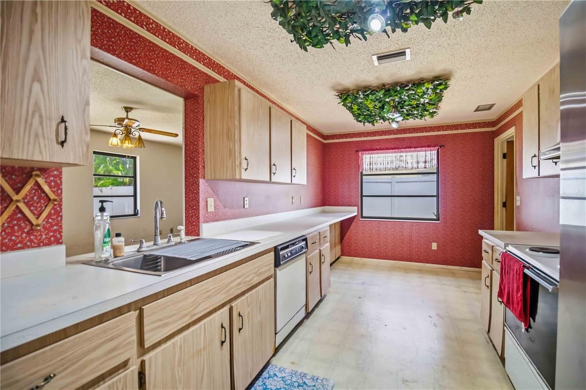 306 PALM AVENUE — photo 34 of 75