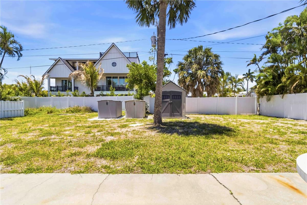 306 PALM AVENUE — photo 4 of 75