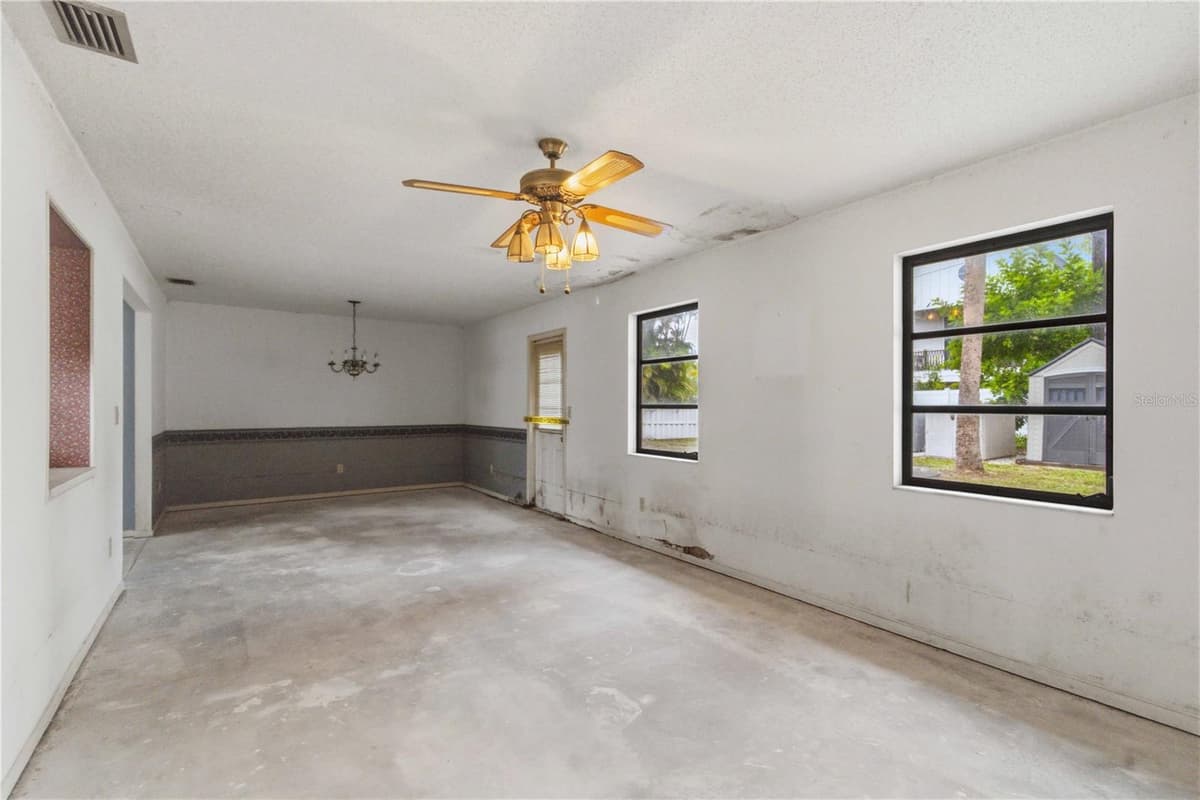 306 PALM AVENUE — photo 16 of 75