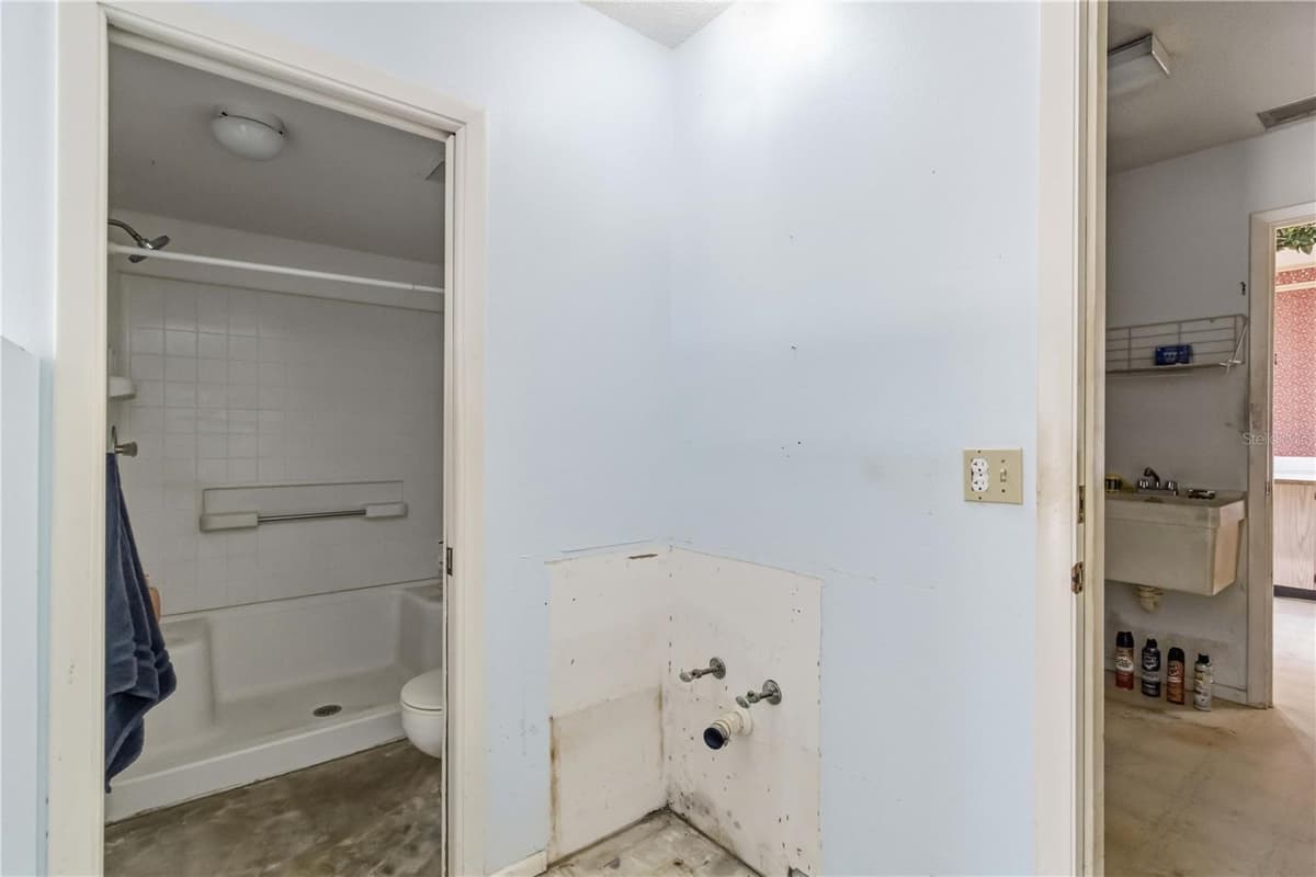 306 PALM AVENUE — photo 39 of 75