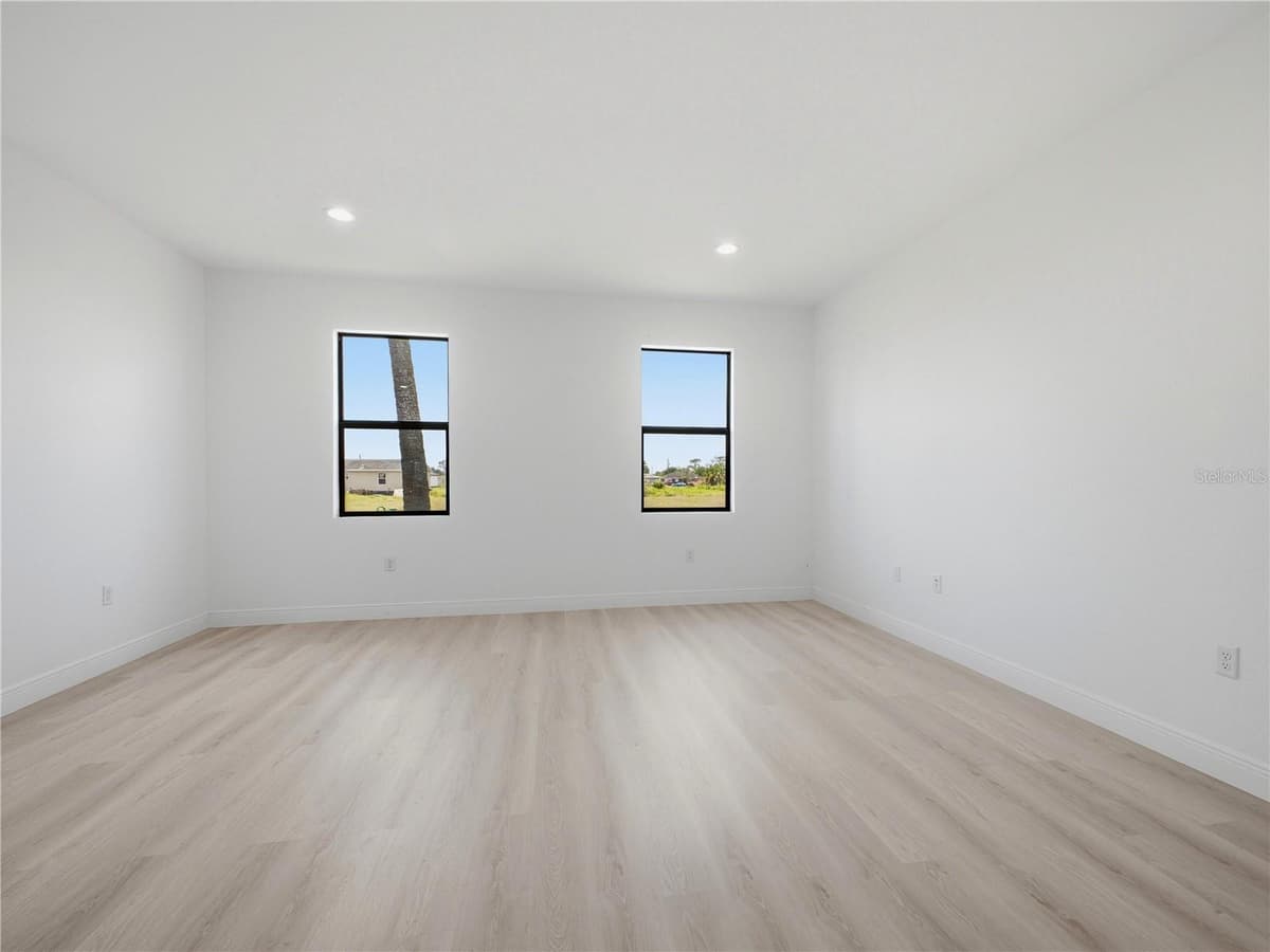 3031 BEECHWOOD CIRCLE — photo 3 of 25