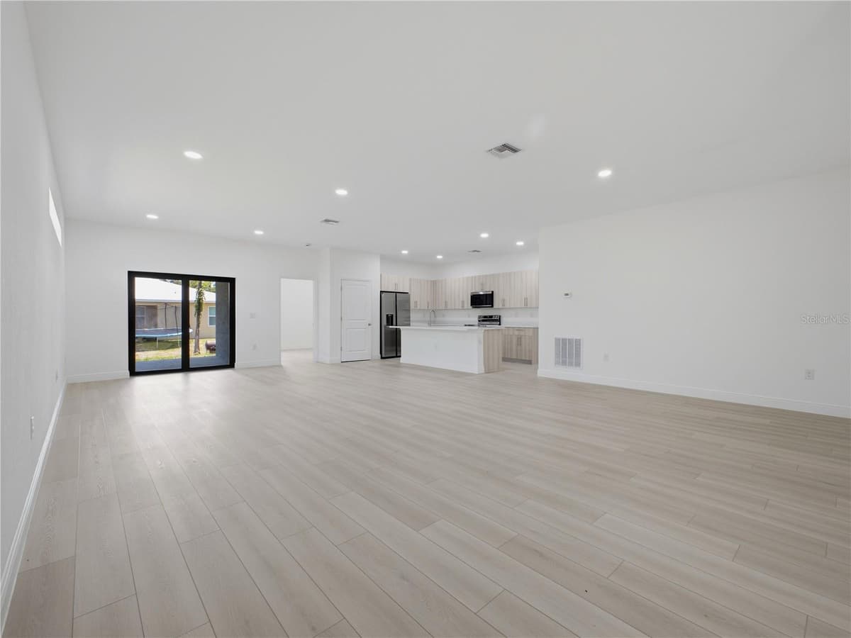 8010 SANDALWOOD CIRCLE — photo 4 of 30