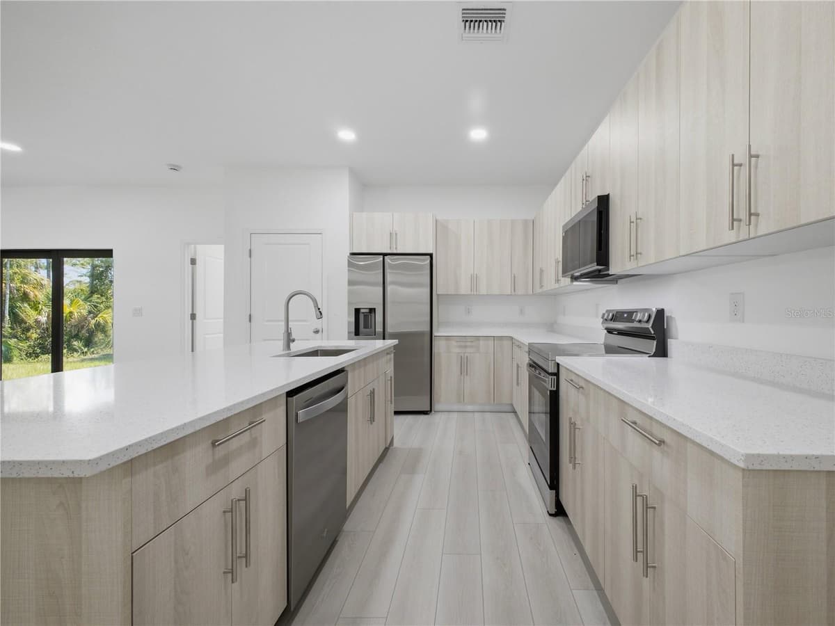 8010 SANDALWOOD CIRCLE — photo 3 of 30