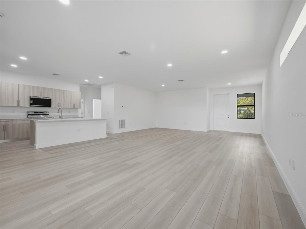 8010 SANDALWOOD CIRCLE — photo 5 of 30