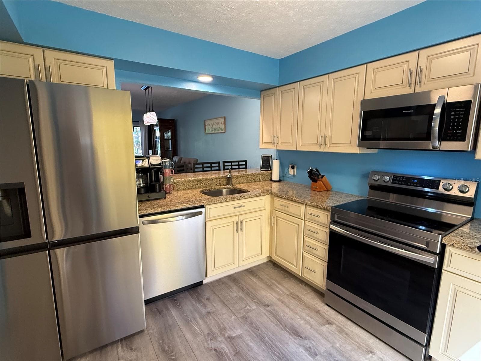 25188 MARION AVENUE — photo 26 of 81