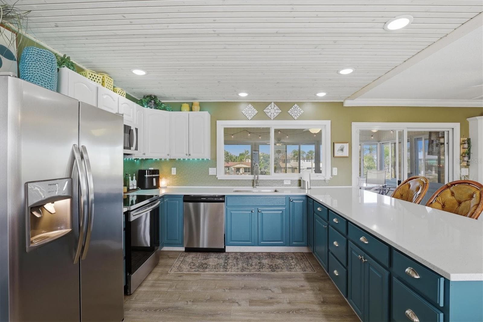 3347 OLEANDER DRIVE — photo 17 of 48