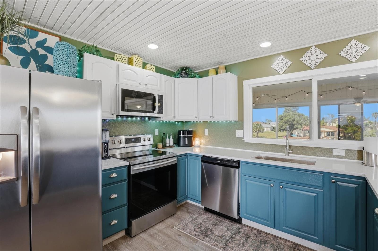3347 OLEANDER DRIVE — photo 18 of 48