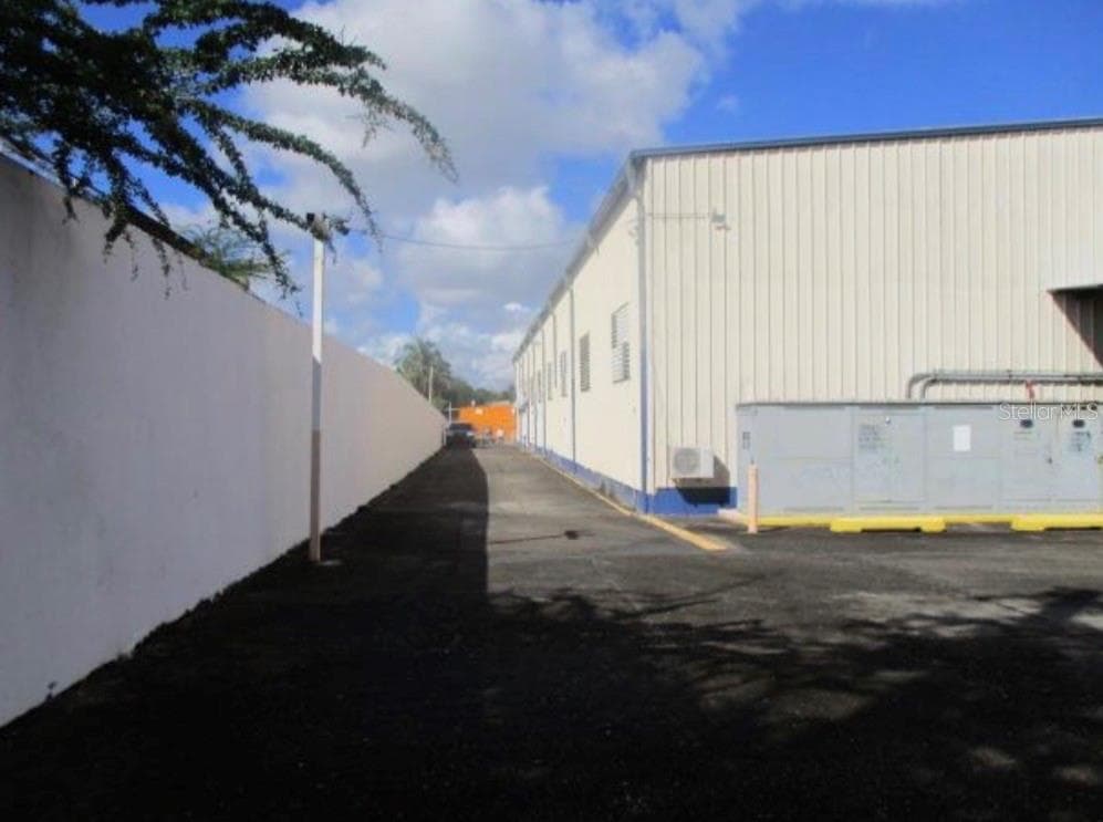 Warehouse JARDINES CAROLINA, ROSENDO VELA ACOSTA ST. — photo 10 of 11